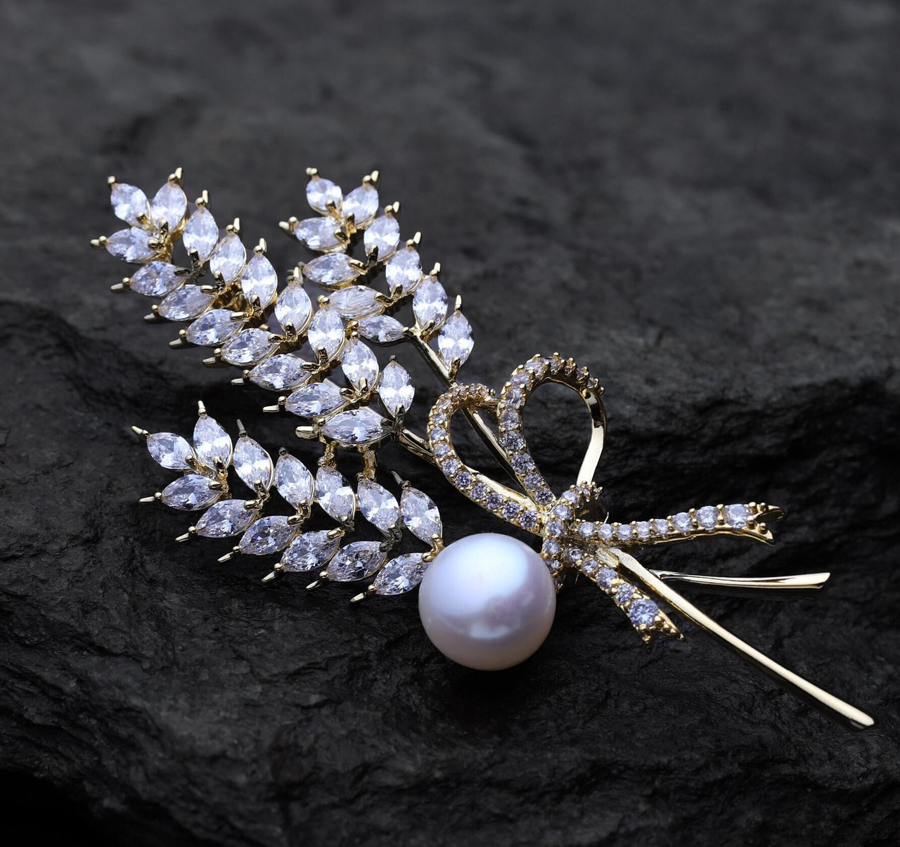 Shiny Gold (Silver) Wheat Freshwater Pearl Brooch