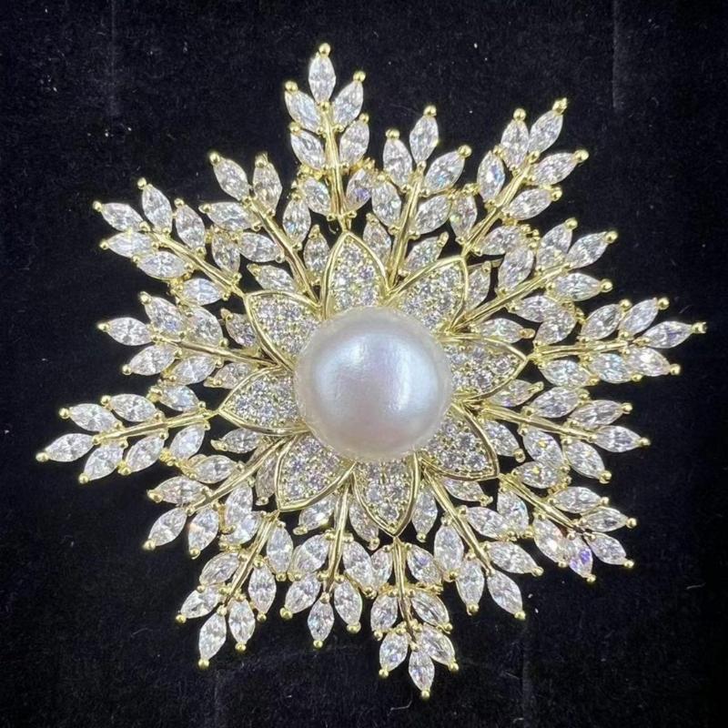 Gold Flower Pearl  Brooch