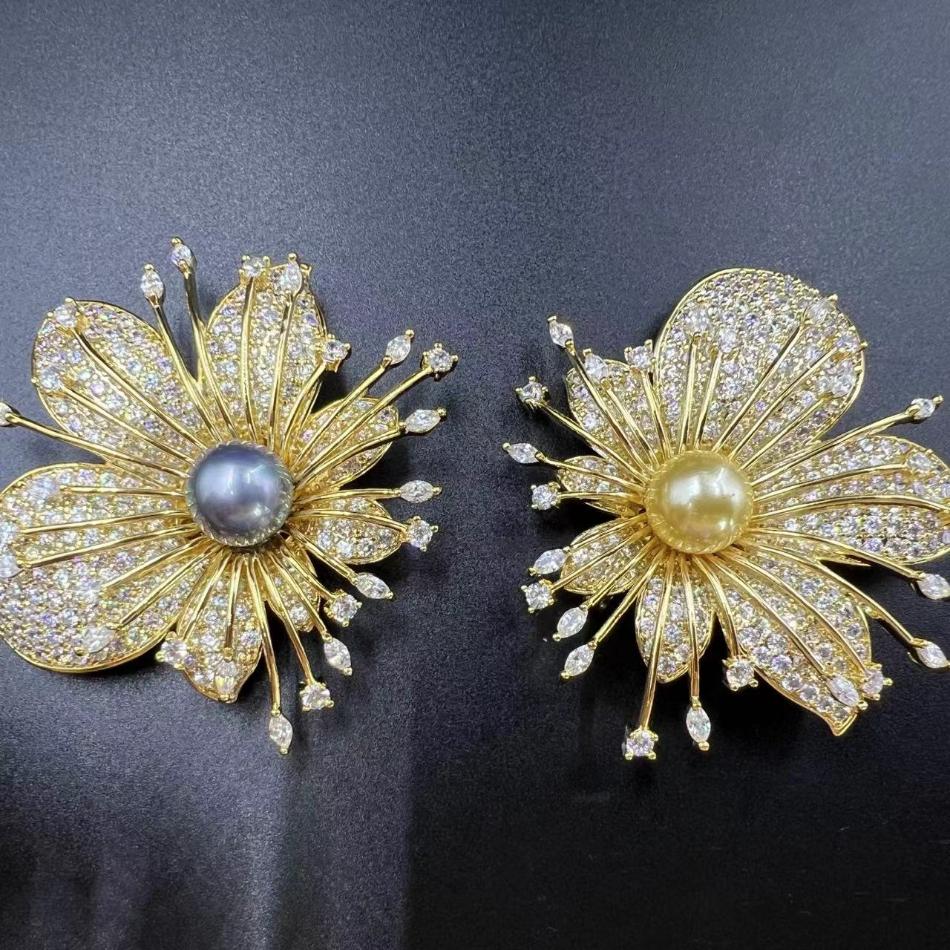 Gold Hand Micro-Pave Zircon Pearl Flower Brooch