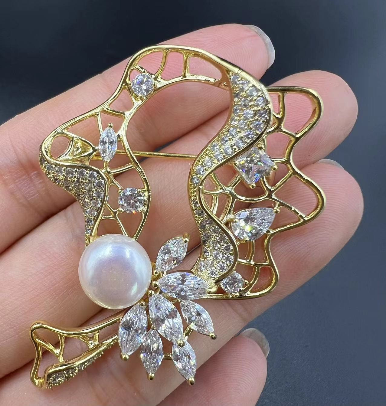 Handcrafted Zircon Gold Ribbon Pearl Brooch